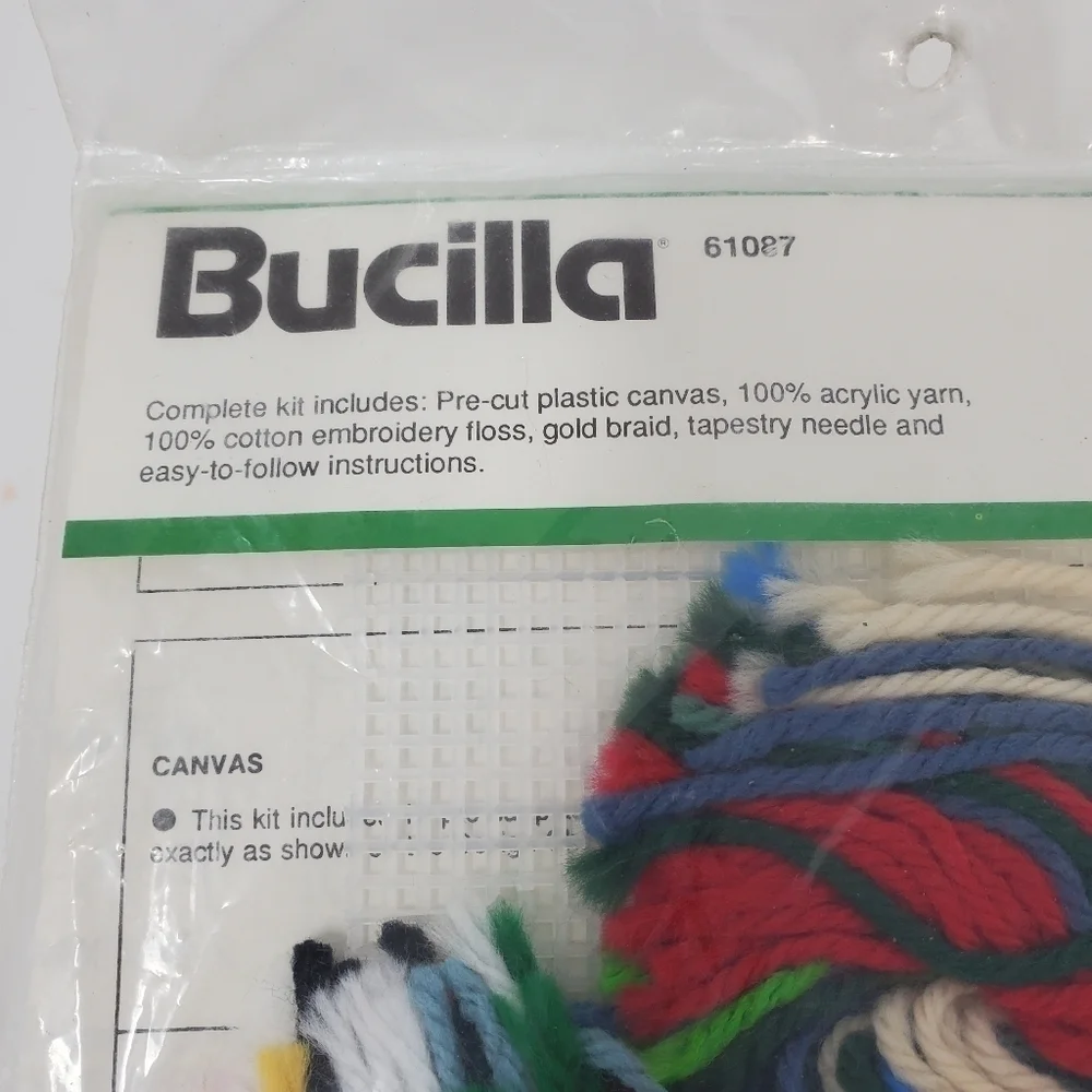 NOS BUCILLA CHRISTMAS ORNAMENT CRAFT KITS SET OF 2 PLASTIC CANVAS SANTA ANTIQUES